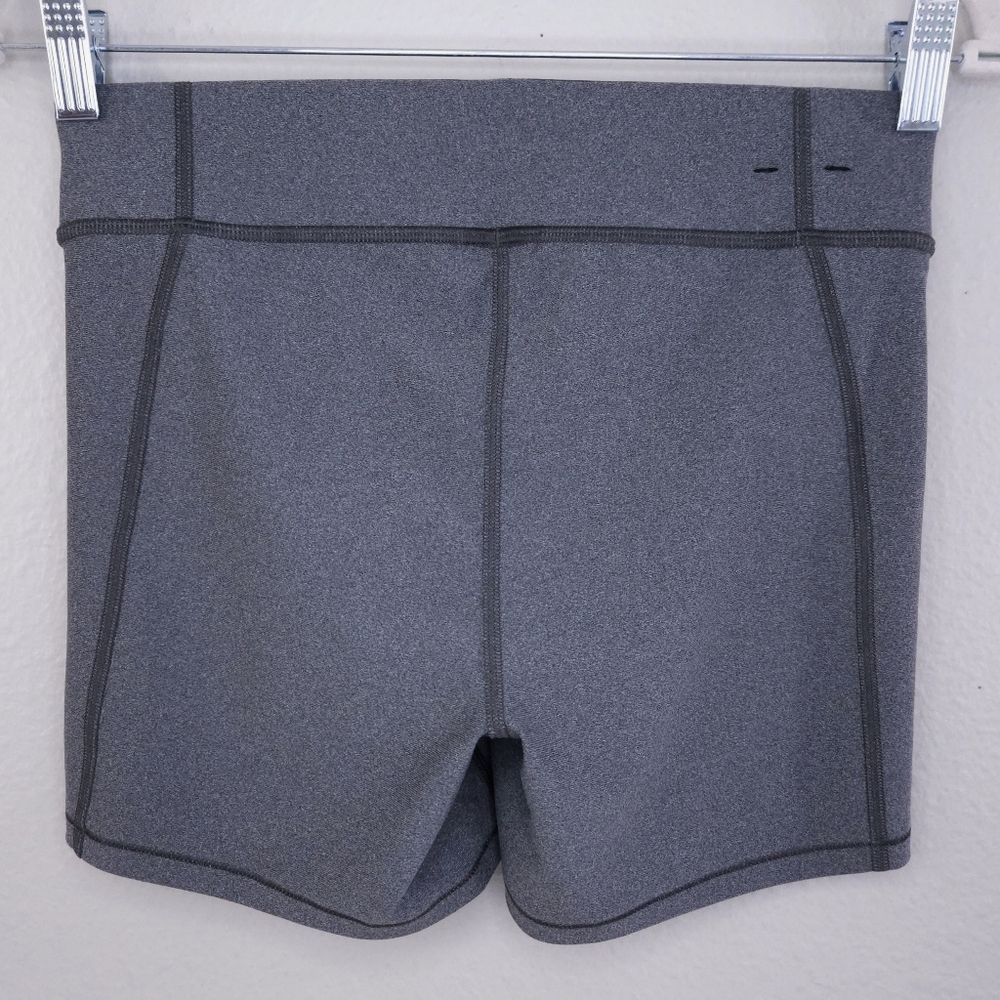 Under Armour HeatGear 5" Mid-Rise Middy Compression Shorts MEDIUM - Picture 3 of 6